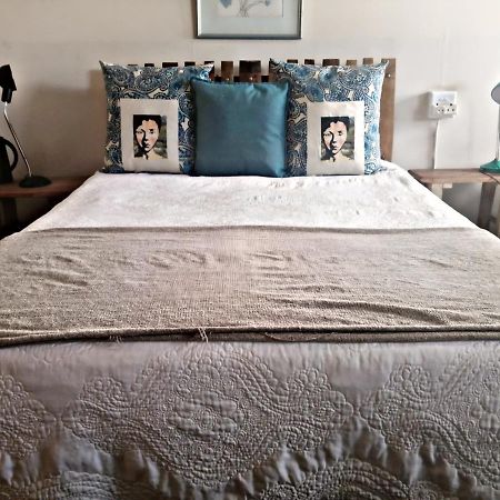 Suzie'S Coffee Shop Accommodation Bellville Bagian luar foto
