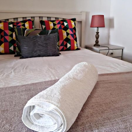 Suzie'S Coffee Shop Accommodation Bellville Bagian luar foto