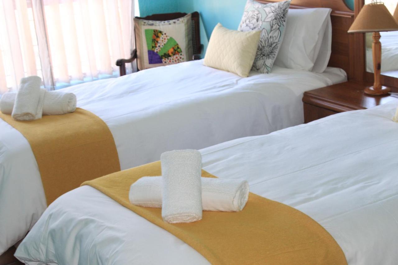 Suzie'S Coffee Shop Accommodation Bellville Bagian luar foto