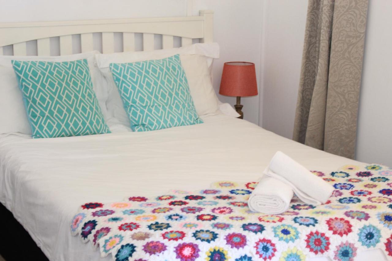 Suzie'S Coffee Shop Accommodation Bellville Bagian luar foto
