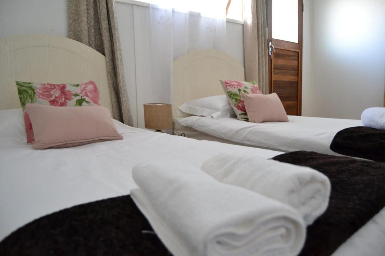 Suzie'S Coffee Shop Accommodation Bellville Bagian luar foto