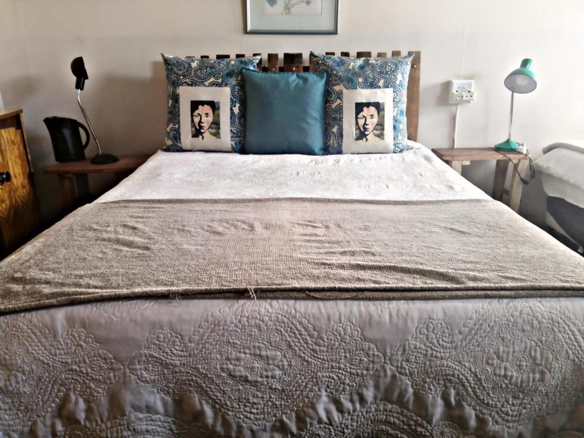 Suzie'S Coffee Shop Accommodation Bellville Bagian luar foto