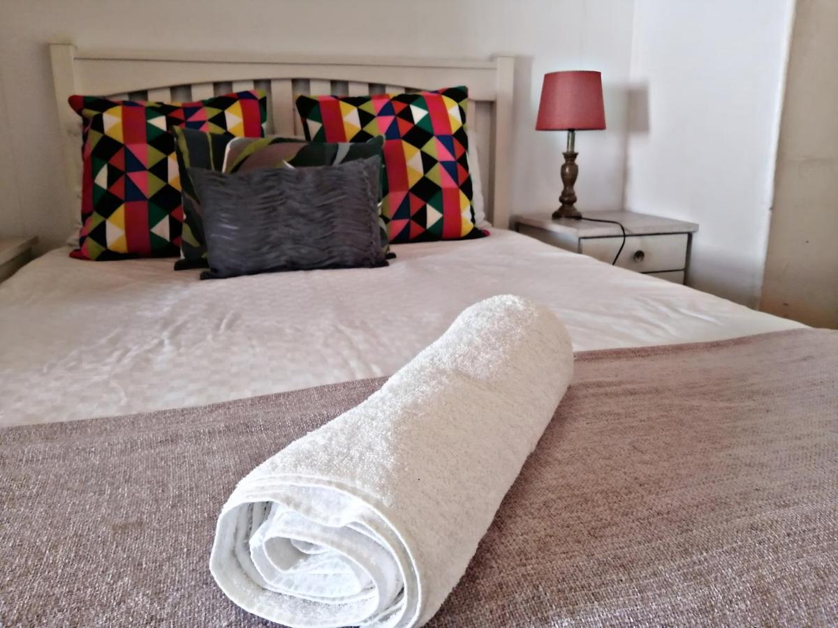 Suzie'S Coffee Shop Accommodation Bellville Bagian luar foto