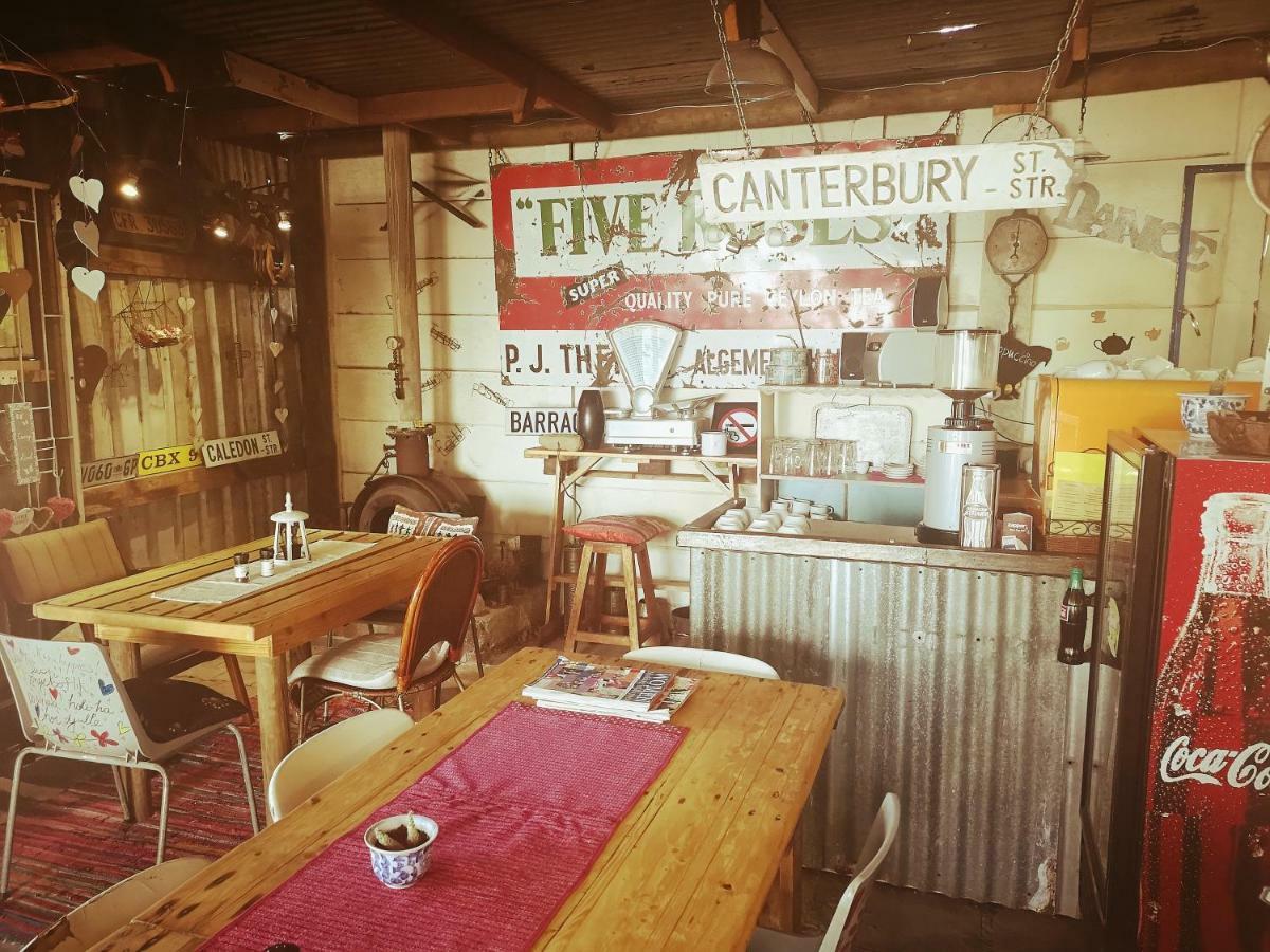Suzie'S Coffee Shop Accommodation Bellville Bagian luar foto